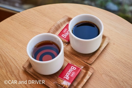 仕込水で淹れた珈琲と仕込水で淹れた紅茶